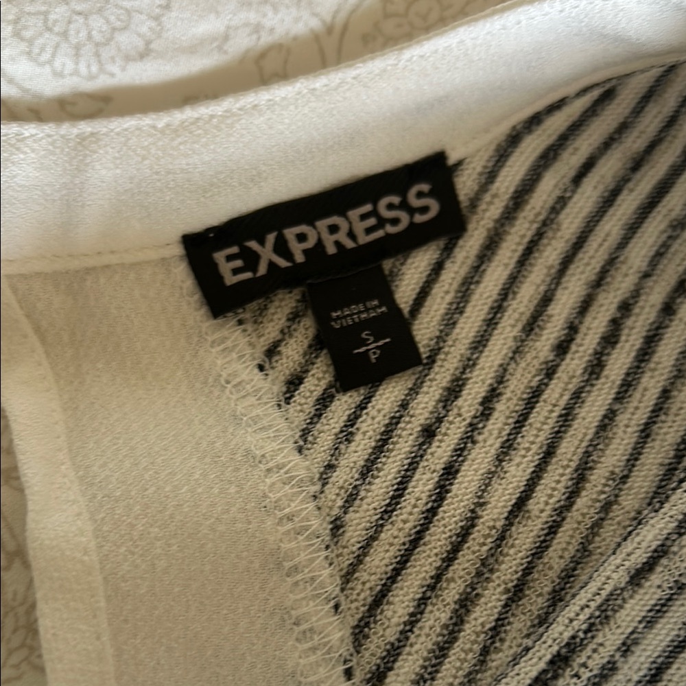 ▪️EXPRESS Striped Black/White Open Back Adjustable Waistband Loose Women’s Sz M - Picture 3 of 9